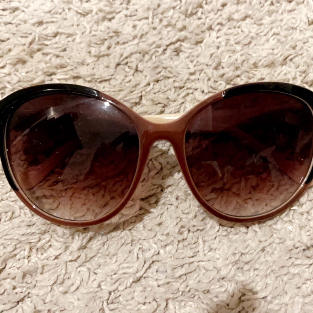 Jessica Simpson sunglasses